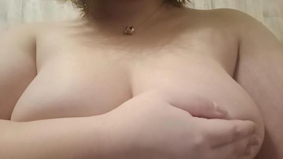 超爆乳の乳輪大きいロケットおっぱい画像